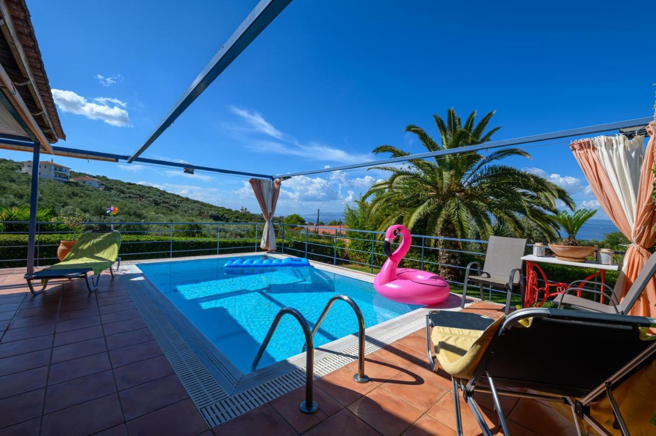 Cozy Small Smart Villa With Private Pool Mikri Mantineia カラマタ エクステリア 写真