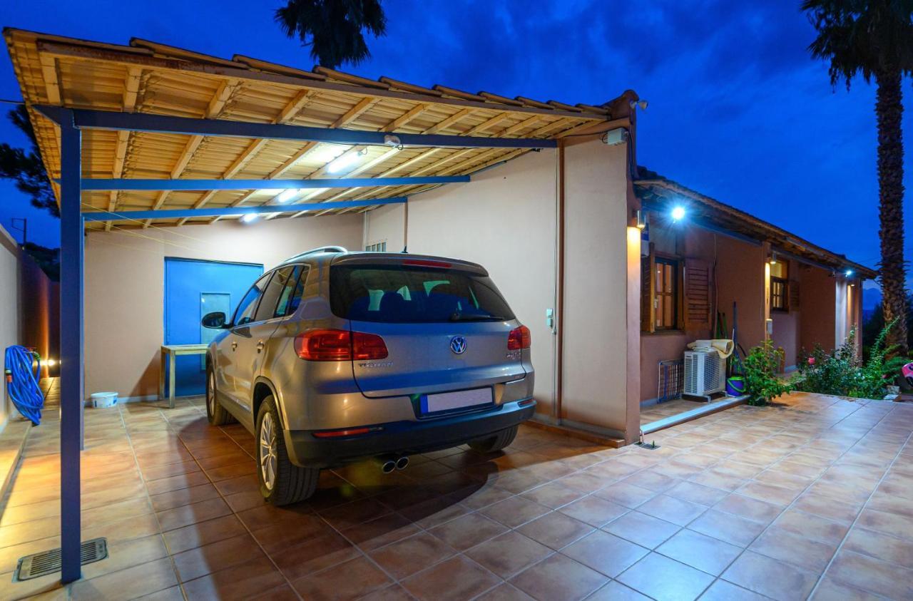 Cozy Small Smart Villa With Private Pool Mikri Mantineia カラマタ エクステリア 写真