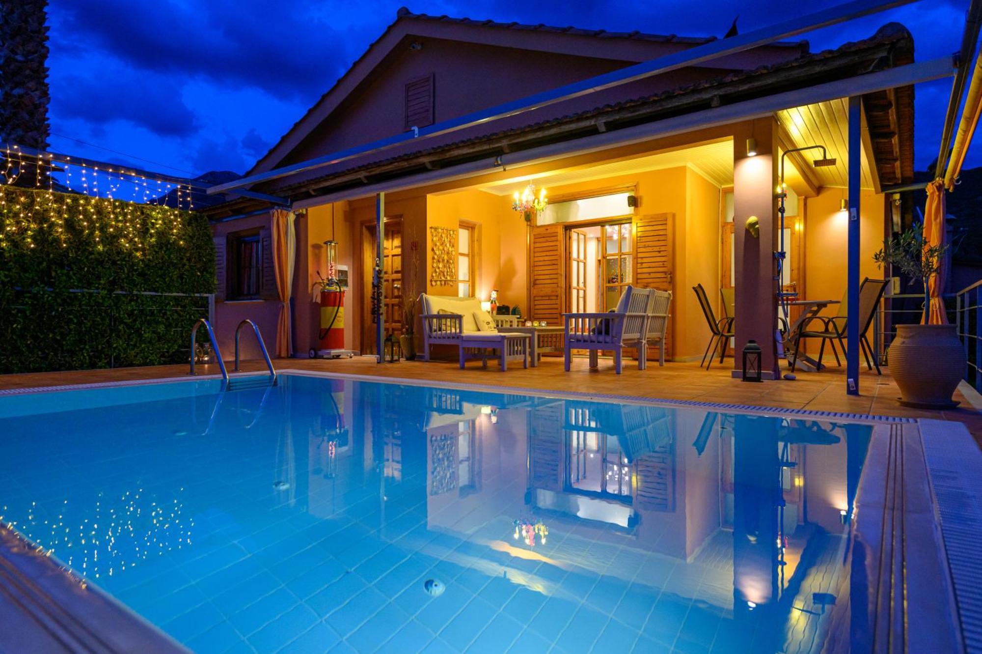 Cozy Small Smart Villa With Private Pool Mikri Mantineia カラマタ エクステリア 写真