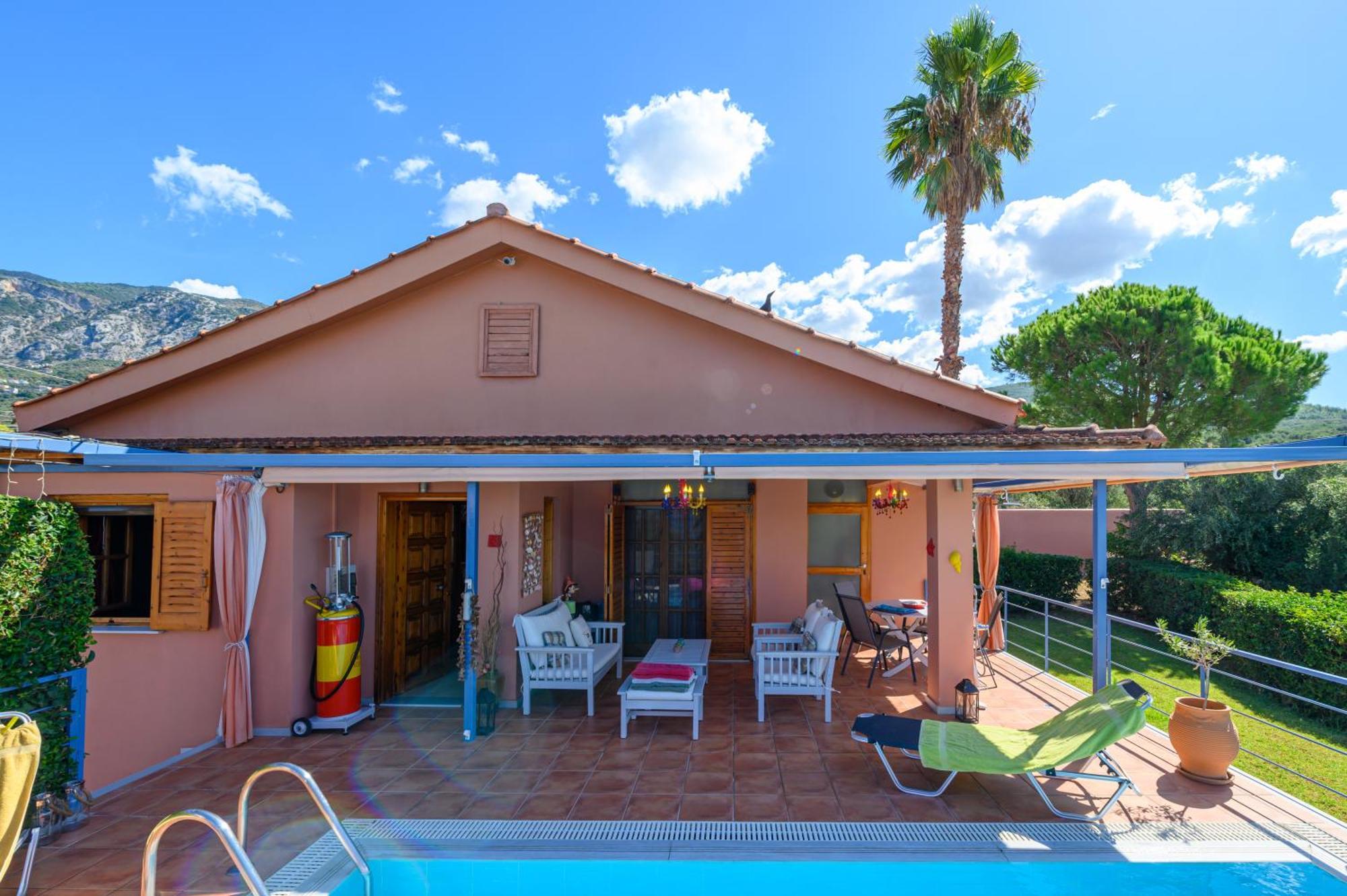 Cozy Small Smart Villa With Private Pool Mikri Mantineia カラマタ エクステリア 写真